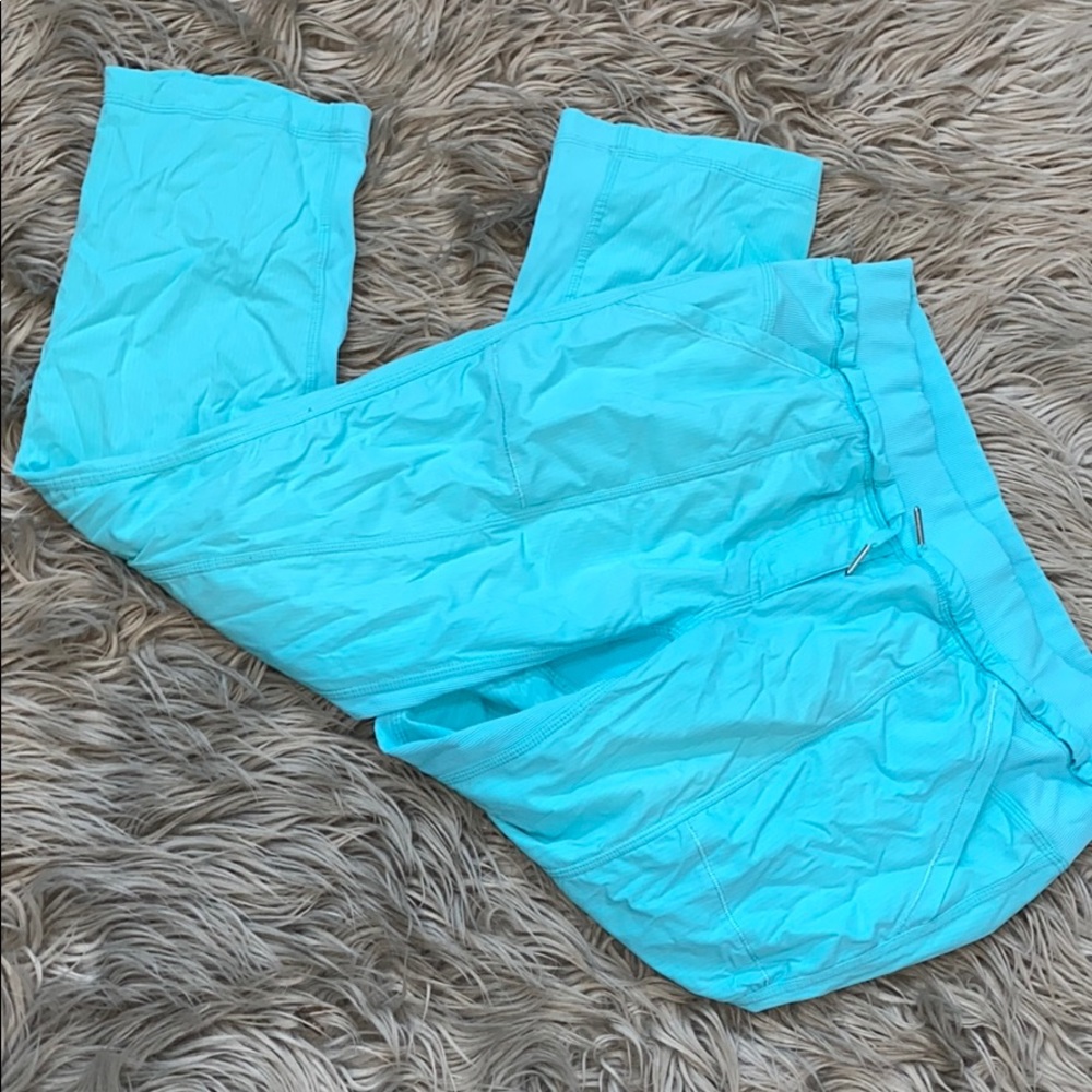 Lululemon blue ankle cropped pants